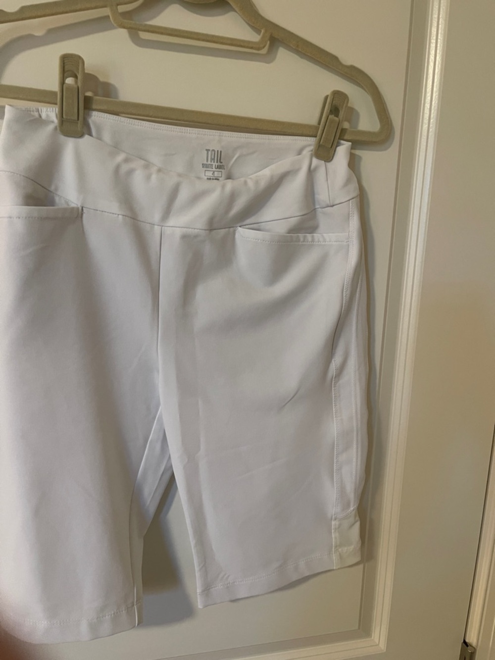 Tail Ladies Golf Pants 
White 
Size 4 
Length 19.5”